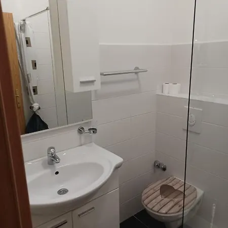 Apartman 1 *